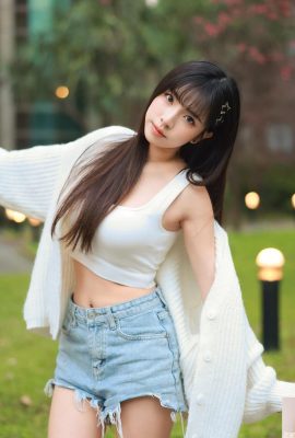 “저우 이판”의 달콤한 외모는 사랑으로 가득 차 있습니다 … 그녀의 몸매는 매혹적입니다 (10P)