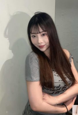 “린시”의 자랑스러운 흉상은 매력적인 곡선의 궁극적 유혹을 보여줍니다 (10P)