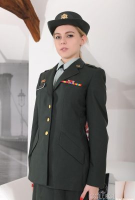 클로이 토이 섹스 사진(21P) 주연의 대학 교복