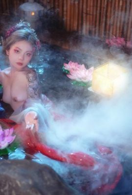 큰 가슴 고전적인 아름다움 목욕