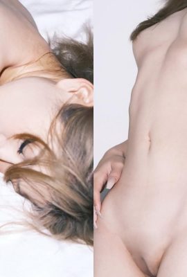 문신을 한 금발 소녀는 고운 몸매와 백호 보지를 과감하게 드러내며 모두 드러낸다 (11P)