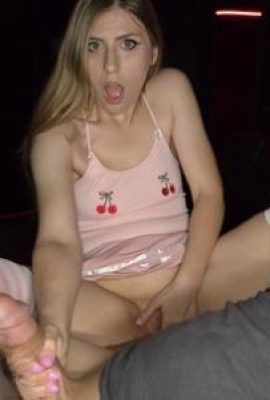 오늘은 애널 좆할 예정이라 미리 엉덩이 플러그를 가져와서 박아버렸어(12P)