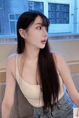 연인 소녀 “피비”는 밝고 매력적인 얼굴에 온몸이 흠 잡을 데가 없습니다 (10P)