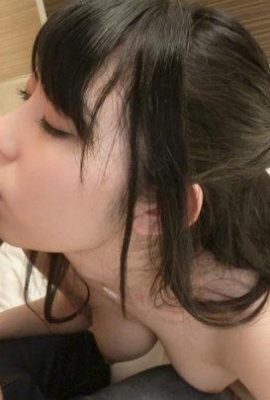 가슴이 큰 아내, 만족하려면 부엌에서 질내 사정을해야하므로 잘 처리하십시오 (11P)