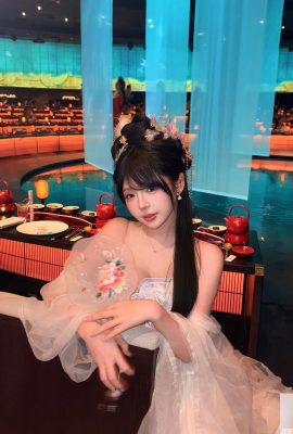 연인 소녀 “Xu Yue”는 완벽한 커리어 라인 + 그녀를 점점 더 인기있게 만드는 달콤한 미소 (10P)