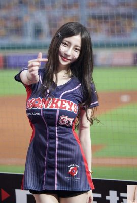 “샌디”는 섹시한 가슴과 매우 달콤한 미소를 가지고 있습니다 (10P)